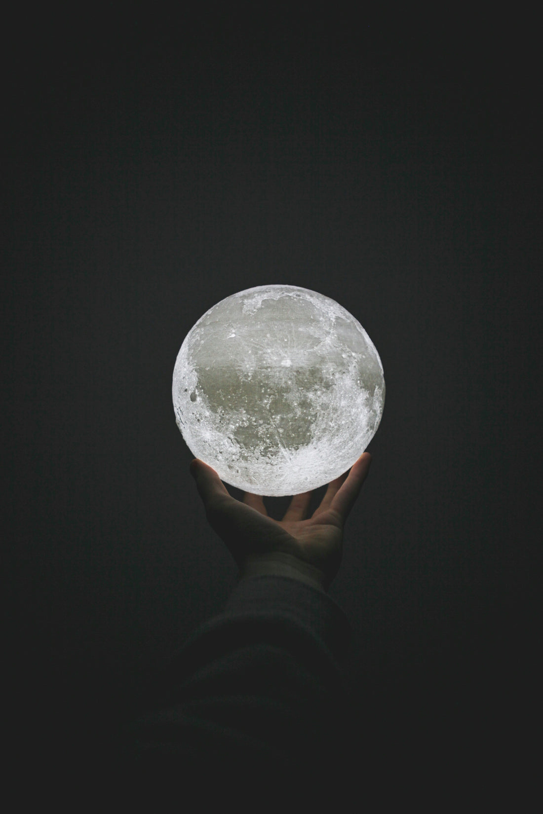 How to Style a Bedroom with a Moon Projection Lamp