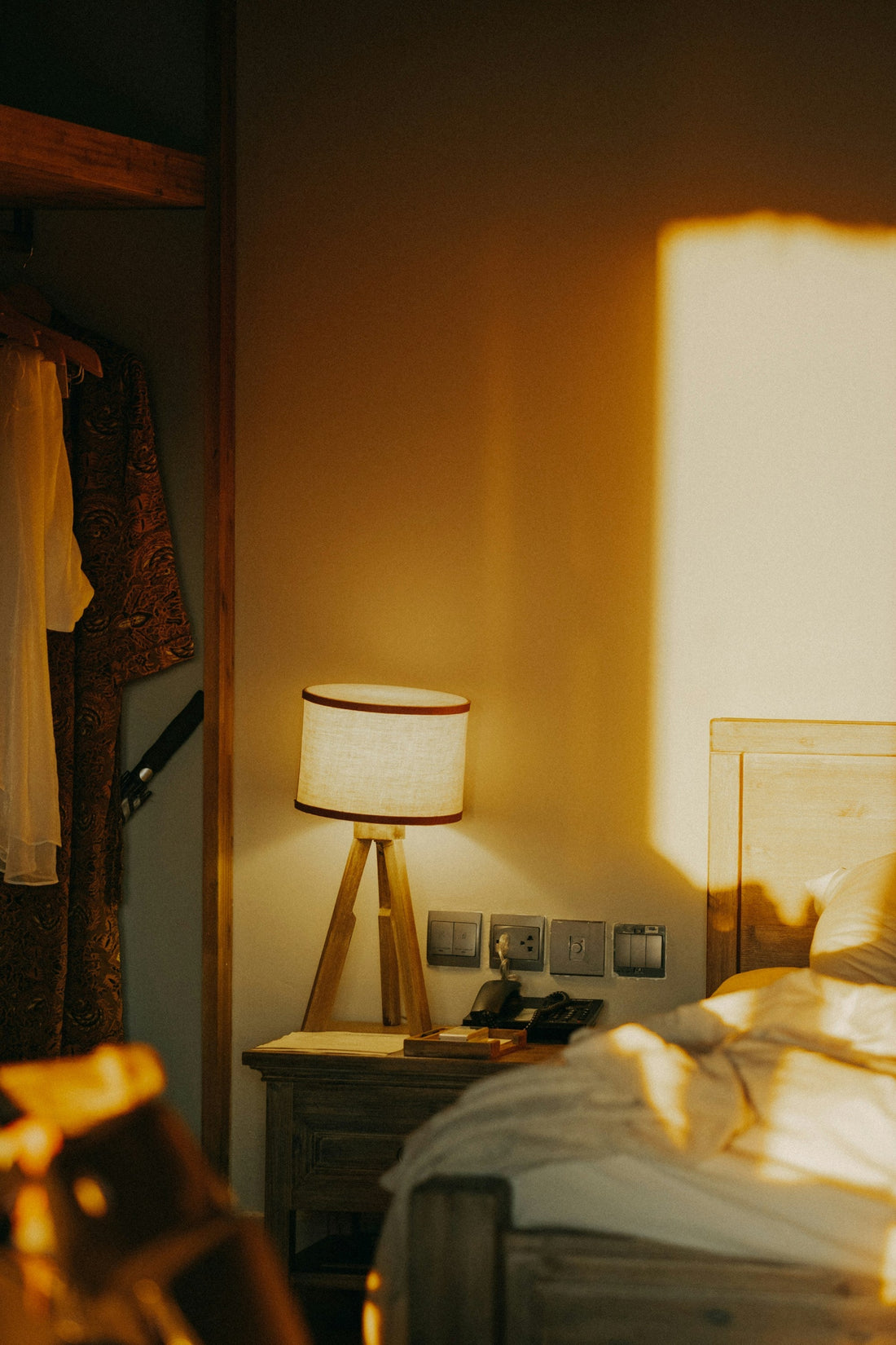 Modern Bedroom Lighting Trends Using Projection Lamps