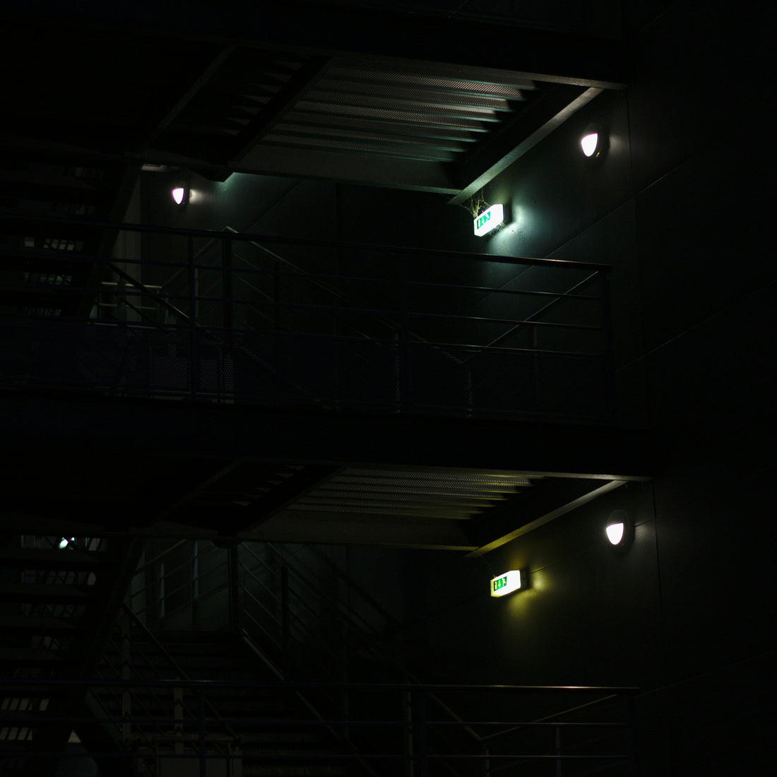 How to Choose Night Lights for Hallways and Staircases